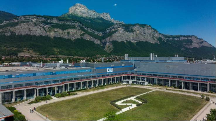 法國(guó)總統(tǒng)馬克龍?jiān)L問(wèn)意法半導(dǎo)體工廠，見(jiàn)證法國(guó)“電子 2030”計(jì)劃啟動(dòng)